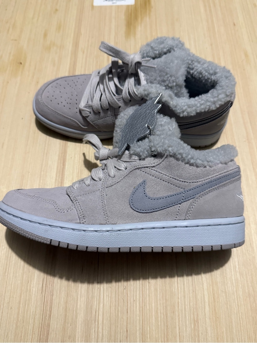 Women Jordan 1 retro low se Sherpa fleece grey barely worn.